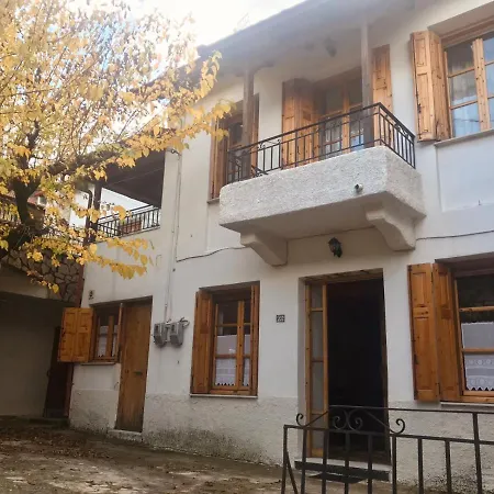 Theo Traditional House Villa