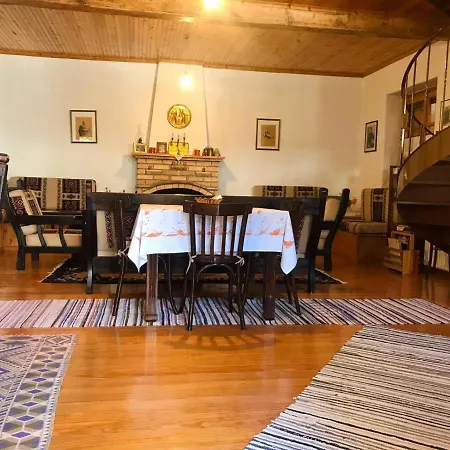 Theo Traditional House Villa